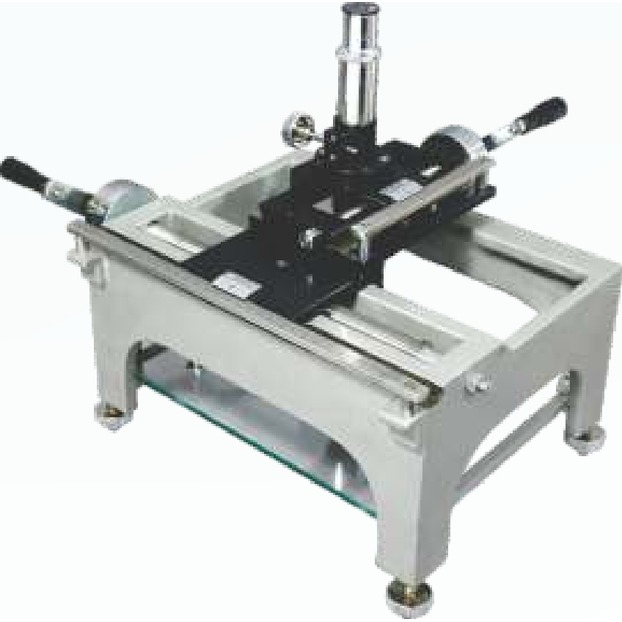 CO-ORDINATE MEASURI0NG  MICROSCOPE MODEL (CM- 21)